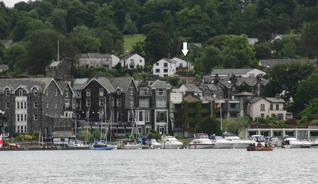 The Lookout Lodge, lake views and roof top terrace.
