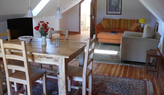 The Motor House - Comfort with views