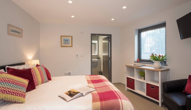The Mount, 2 ensuite double rooms by The Royal William Yard