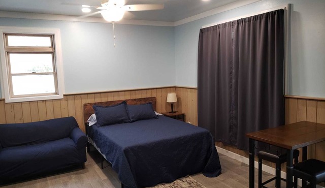 "The Office" Studio - Close to Beach, Dock slip included