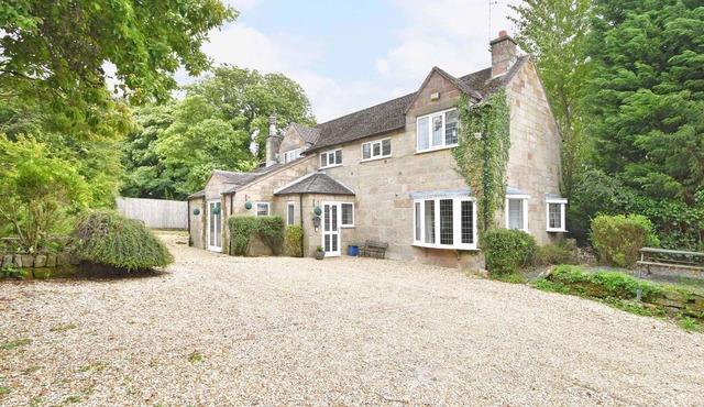 THE OLD BARN, family friendly in Farley Near Alton Towers