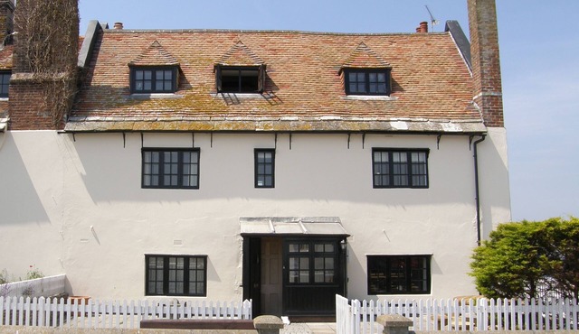 'The Old Customs House', character cottage on Mudeford Quay