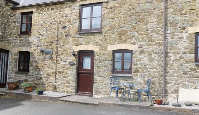 THE OLD GRANARY, pet friendly, with a garden in Polyphant