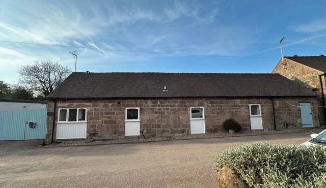 THE OLD PARLOUR, family friendly, character holiday cottage in Alton