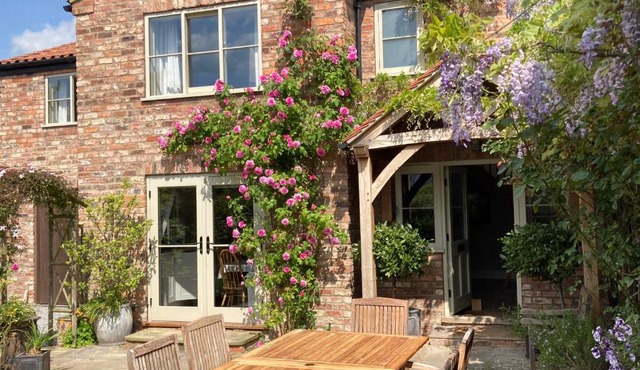 The Old Post Office pretty village 20min from York