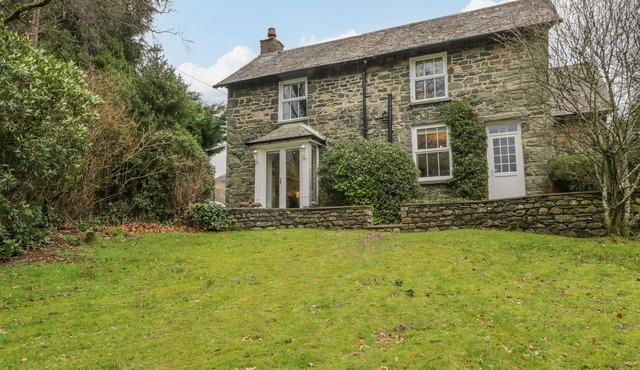THE OLD VICARAGE, family friendly, with open fire in Keswick