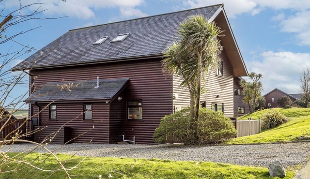 The Palm Tree Lodge | Spacious contemporary 2 bed