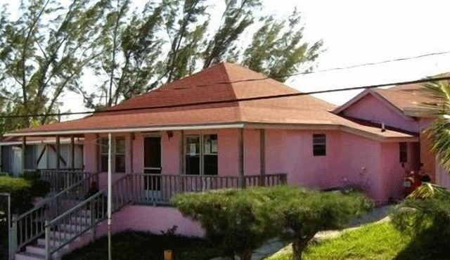 The Perfect Hideaway Vacation - Cottage Looks Out to a 180 Degree Ocean View!