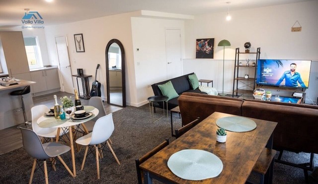 The Pines Villa 2 | Spacious 3BR | Cinema, Games & EV | Parking | Sleeps 10+