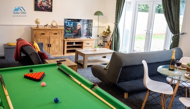 The Pines Villa 1 | Spacious 3BR | Cinema, Games & EV | Parking | Sleeps 10+