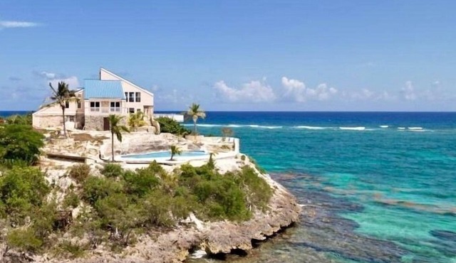 The Point House Luxury 5 bedroom Oceanfront Villa with Cliffside Pool, Kayaks