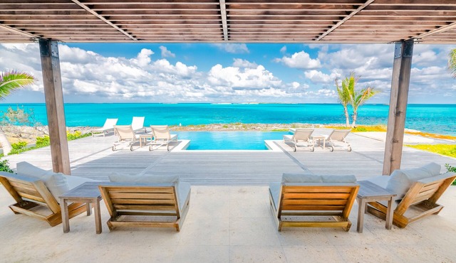 The Reef House - Luxury Beach House With Ocean Views From Every Bedroom