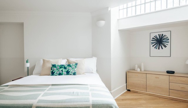 The Regency: 2BD LG Apartment in Victoria