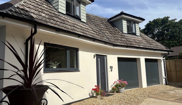 THE RETREAT, family friendly, country holiday cottage in Ferndown