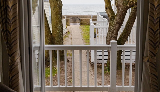 The Retreat, Sandhills Holiday Park by the beach in Mudeford