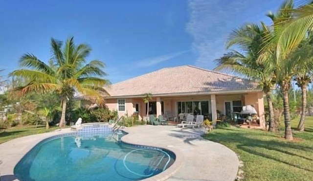 The Retreat, with pool, boats welcomed, short walk to Taino Beach.