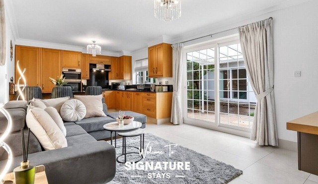 The Ridge Residence - Luxury 4 bed Near HP Studios