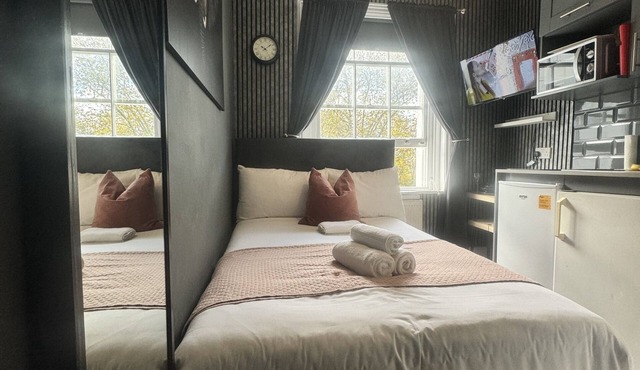 The Savers Hotel | Double Studio Paddington 18