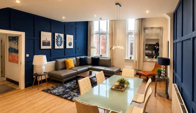 The Savoy Suite, King Size 2 Bedroom by The Hive WA1