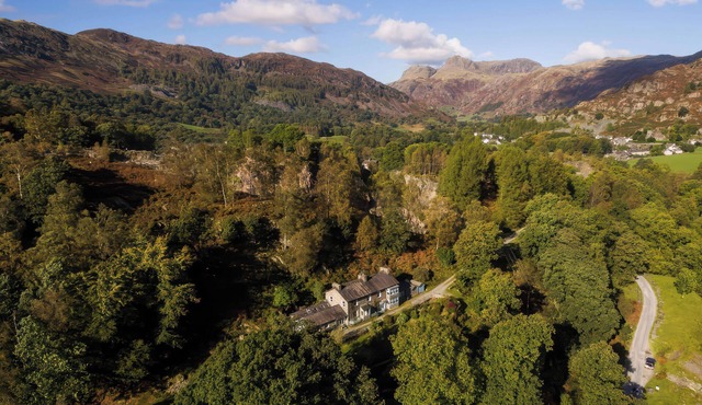 THE STABLE AT OAKBANK, romantic, with open fire in Elterwater