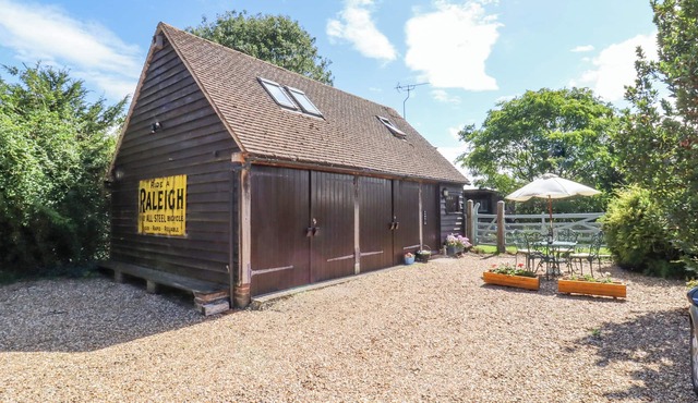 THE STUDIO, HORSESHOE COTTAGE, pet friendly in Fulbourn