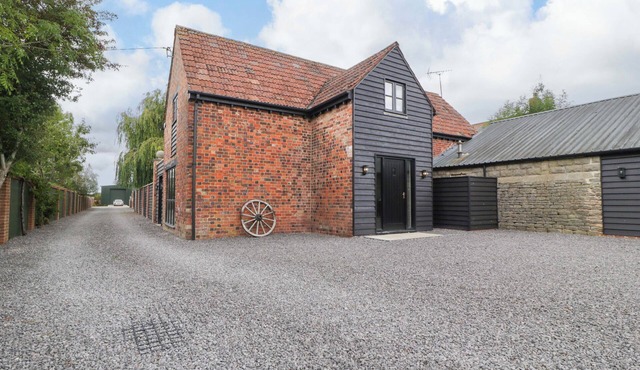 THE STY, pet friendly, character holiday cottage in Minety