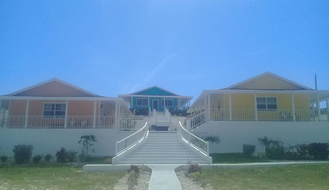 The Swimming Pigs Resort-Peach