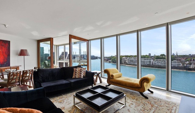 THE TOWER: LUXURIOUS LONDON LIVING WITH AWE-INSPIRING VIEWS OF THE THAMES
