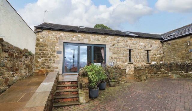 THE WARREN BARN, pet friendly, with a garden in Kirkby Malzeard