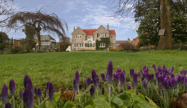 THE WELL HOUSE, pet friendly, luxury holiday cottage in Bournemouth