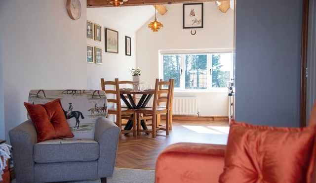 The Winners Enclosure: Countryside Flat Above a Village Pub