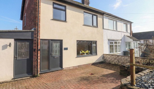 THIEVELEY PIKE VIEW, pet friendly, with a garden in Worsthorne