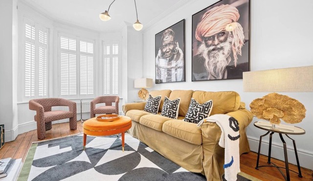 This house is a 4 bedroom(s), 3 bathrooms, located in Manchester, England.