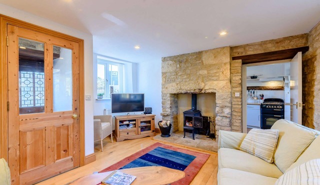 Three Bed Family Friendly Cotswold Holiday Cottage in Stow-on-the-Wold - Steps Cottage