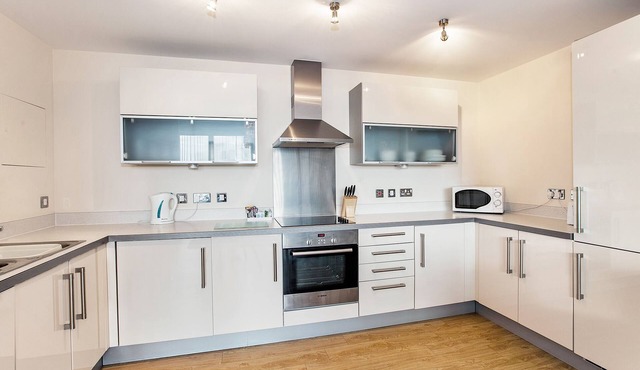 Three Bedroom Serviced Apartment in Vizion, Central Milton Keynes