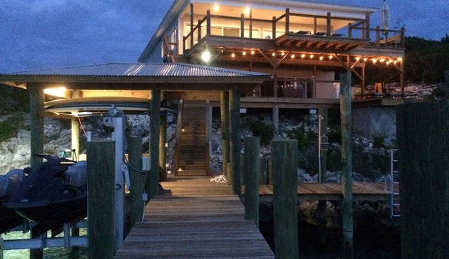 Thunderball Point.Luxury 5BR,4 Bath. Oceanfront Home in Staniel Cay.
