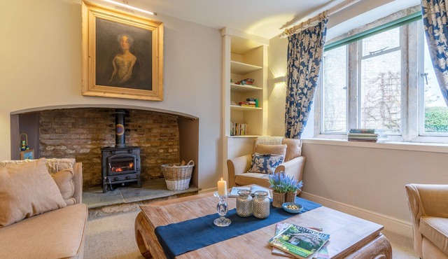 Tiesel Cottage - sleeps 4 guests in 2 bedrooms