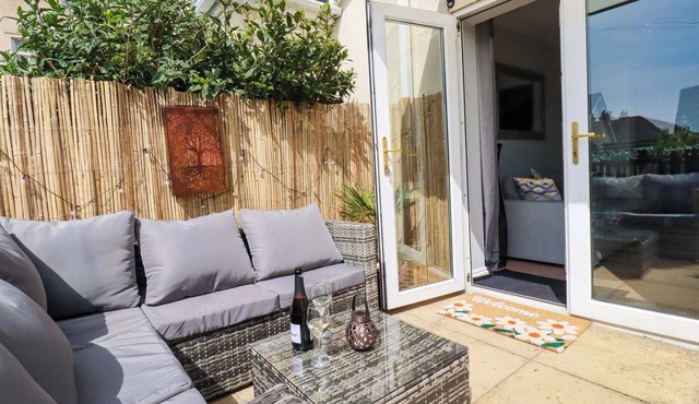 TOLCARNE REACH, family friendly, country holiday cottage in Newquay
