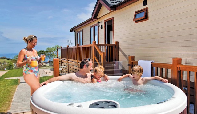 Top of the range and extremely spacious five star luxury 20ft-wide lodge.