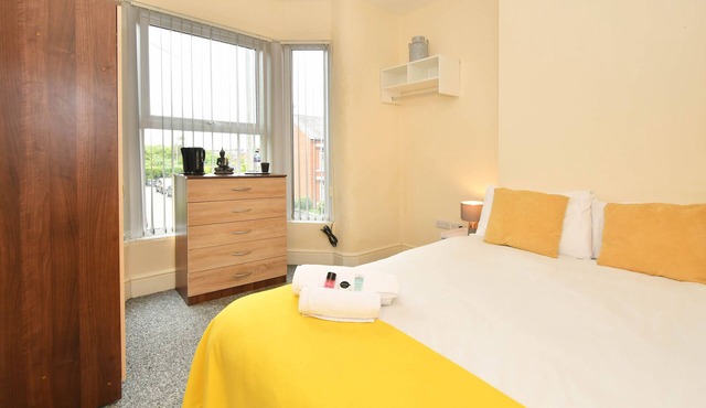 Townhouse @ 178 Ruskin Road Crewe - Superior Studio With TV