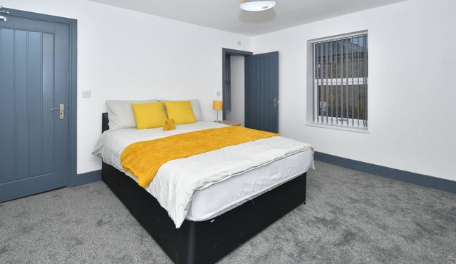 Townhouse @ 24 Brunswick Place - 6 Bedroom House