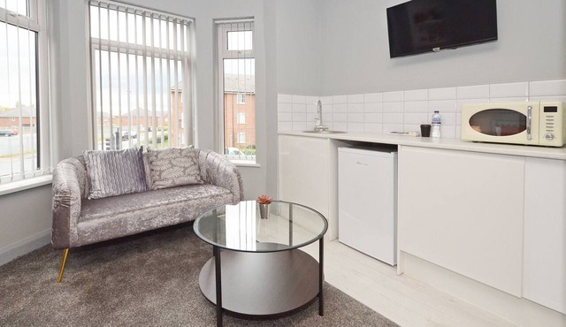 Townhouse PLUS @ 301 West Street - Superior Studio With TV