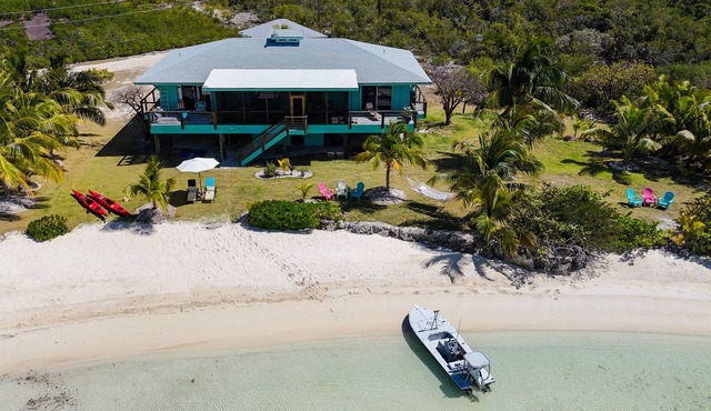 Tranquil 4 bedroom Beachside Villa: Ultimate Privacy & Comfort.
