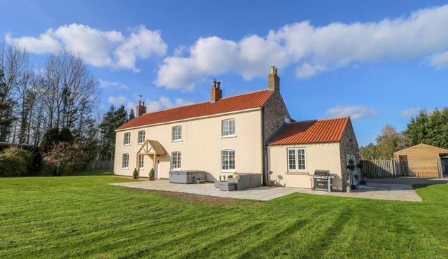 TUFT HOUSE, family friendly, luxury holiday cottage in Hovingham