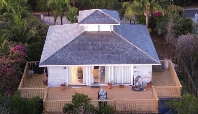 Turning Tides - 5 bedroom house in Harbour Island with WiFi, AC and generator.