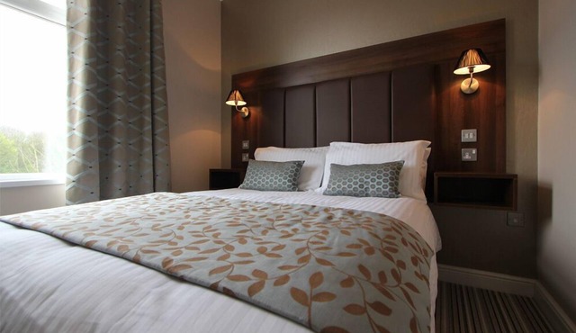 Twin Oaks Hotel