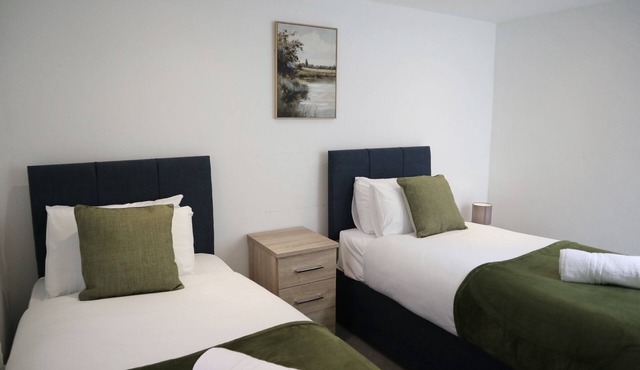 Twin Superior Room with ensuite shower
