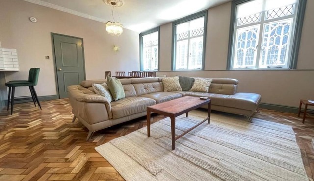 Two Bedroom apartment with stunning Cathedral Views