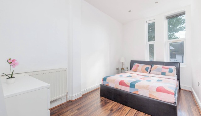 Two Bedroom Apartment At Heart Of Hanwell