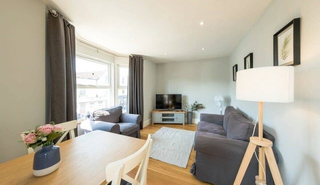 Two bedroom apartment in North street with parking